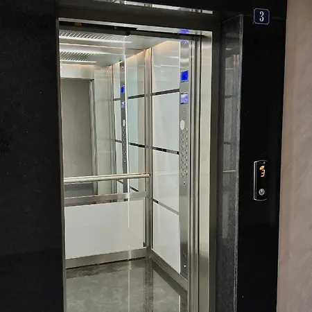 Ultra Lux Free Underground Secure Parking 公寓