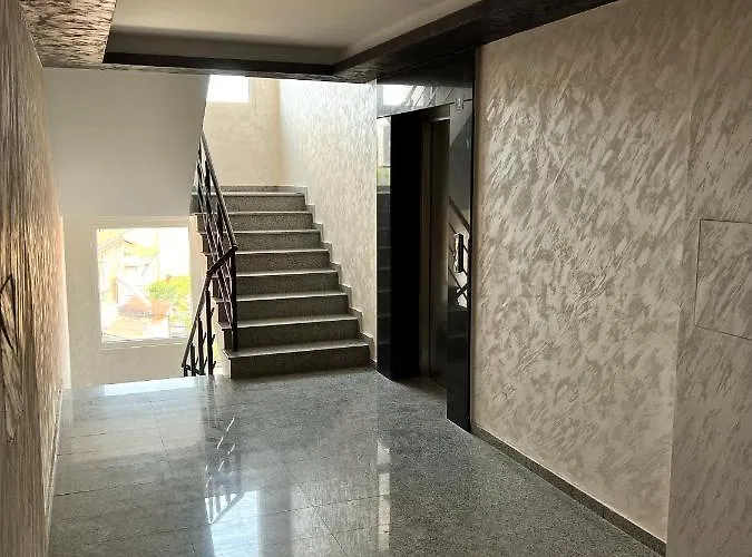 Ultra Lux Free Underground Secure Parking פזרג'יק