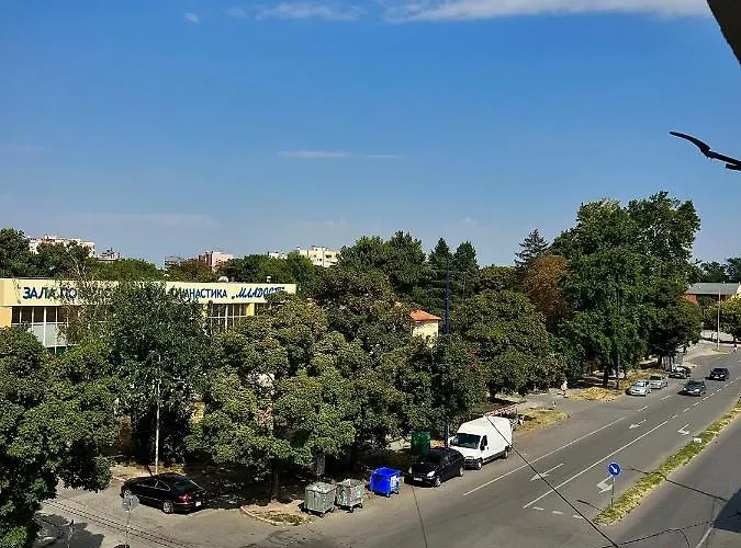 Ultra Lux Free Underground Secure Parking פזרג'יק